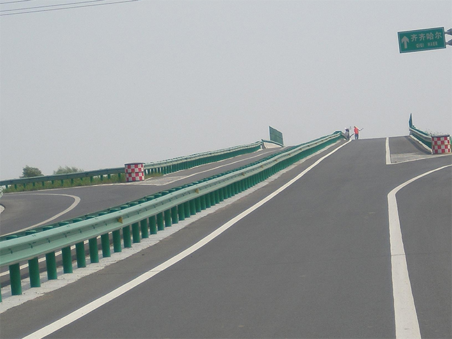 湛江高速公路护栏的材质与规格